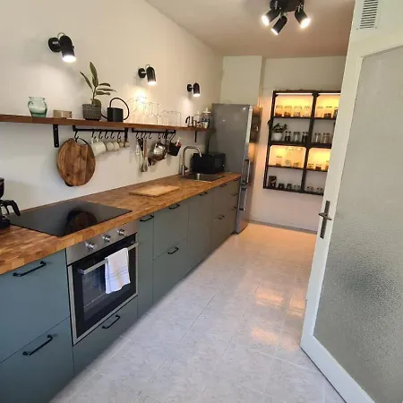 Center With Private Sauna Split