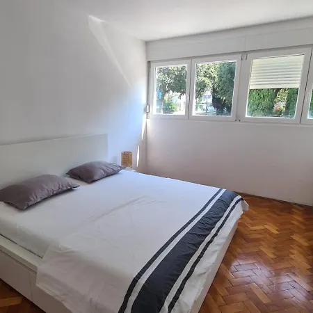 With Sauna In Centre Split