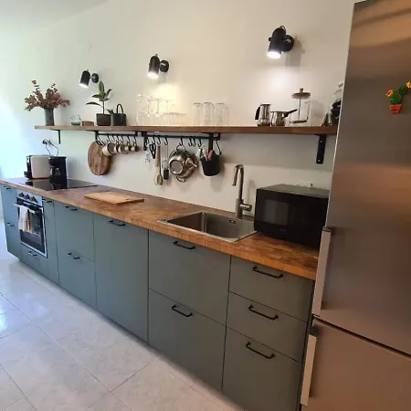 With Sauna In Centre Split