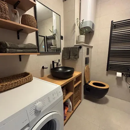 Center With Private Sauna Split